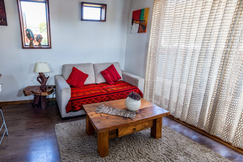 Traditional Apartment, 1 Bedroom | Living room