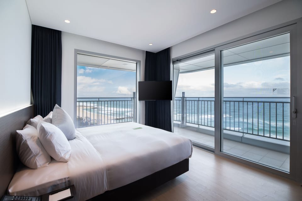 Royal Suite, Ocean View | Premium bedding, in-room safe, desk, laptop workspace