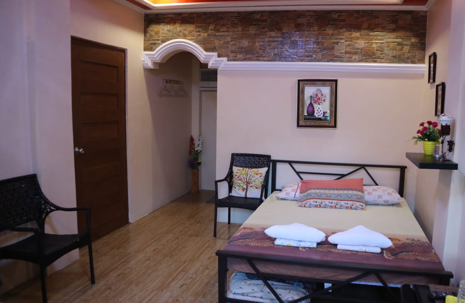 Triple Room with Bathroom 1 | Desk, iron/ironing board (on request), rollaway beds, WiFi (free)
