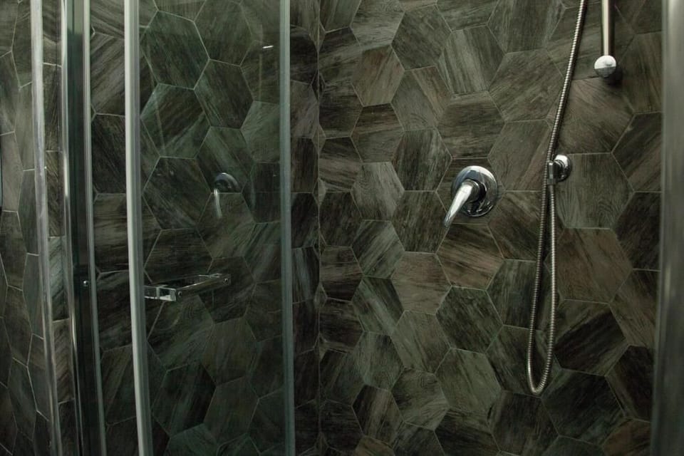 Superior Double Room | Bathroom | Shower, free toiletries, hair dryer, bidet