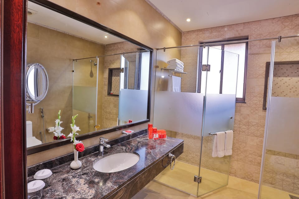 Shower, free toiletries, towels