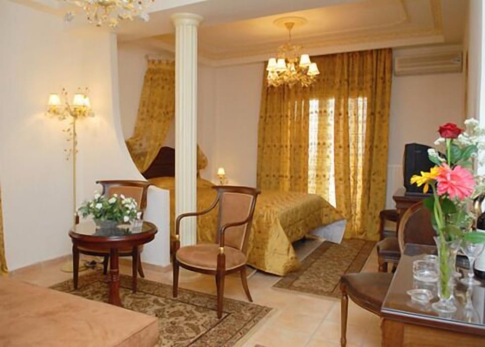 Junior Suite | Egyptian cotton sheets, individually decorated, soundproofing, free WiFi