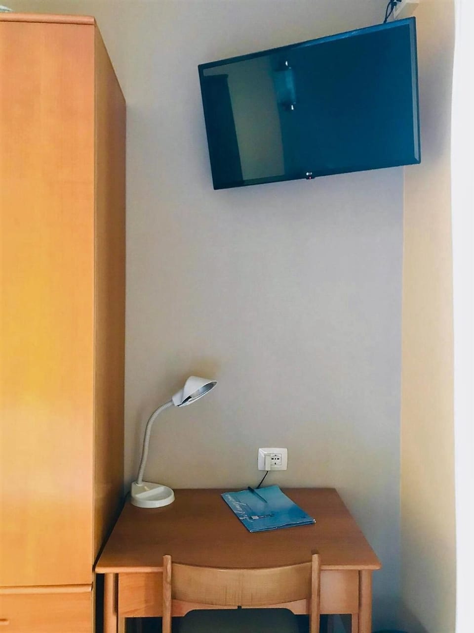 WiFi (free), bed sheets