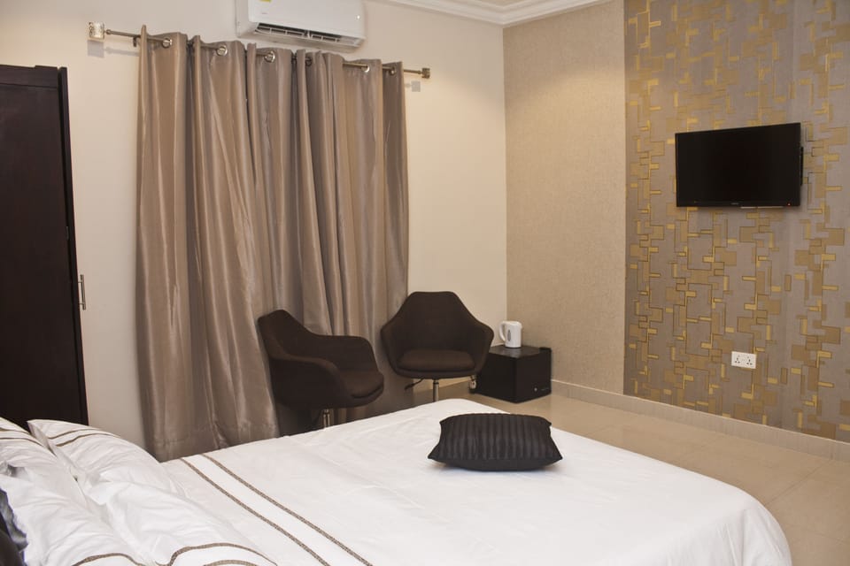 Superior Double Room, 1 Double Bed | In-room safe, desk, WiFi (free)