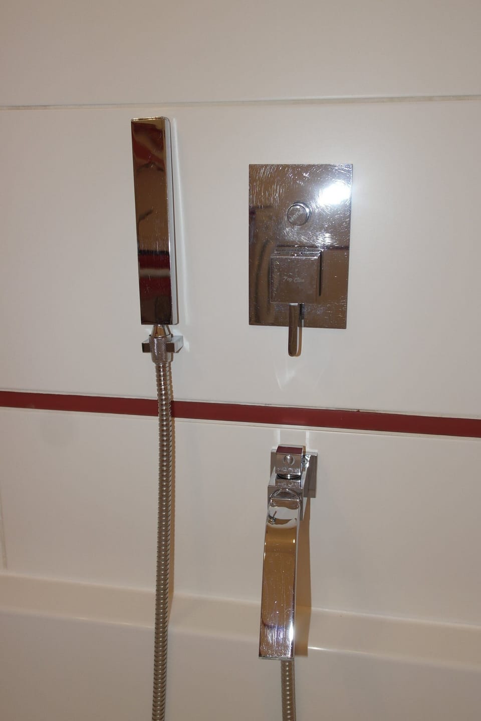 Deluxe Apartment, 2 Bedrooms, Kitchen, City View (Apt 1) | Bathroom | Bathtub, free toiletries, hair dryer, towels