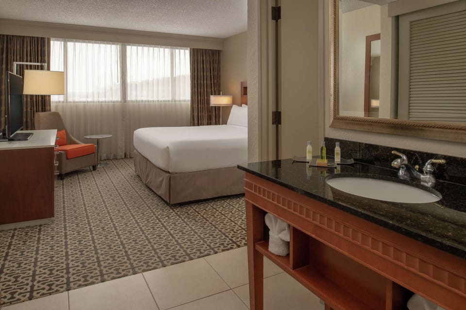 Hypo-allergenic bedding, in-room safe, desk, blackout drapes