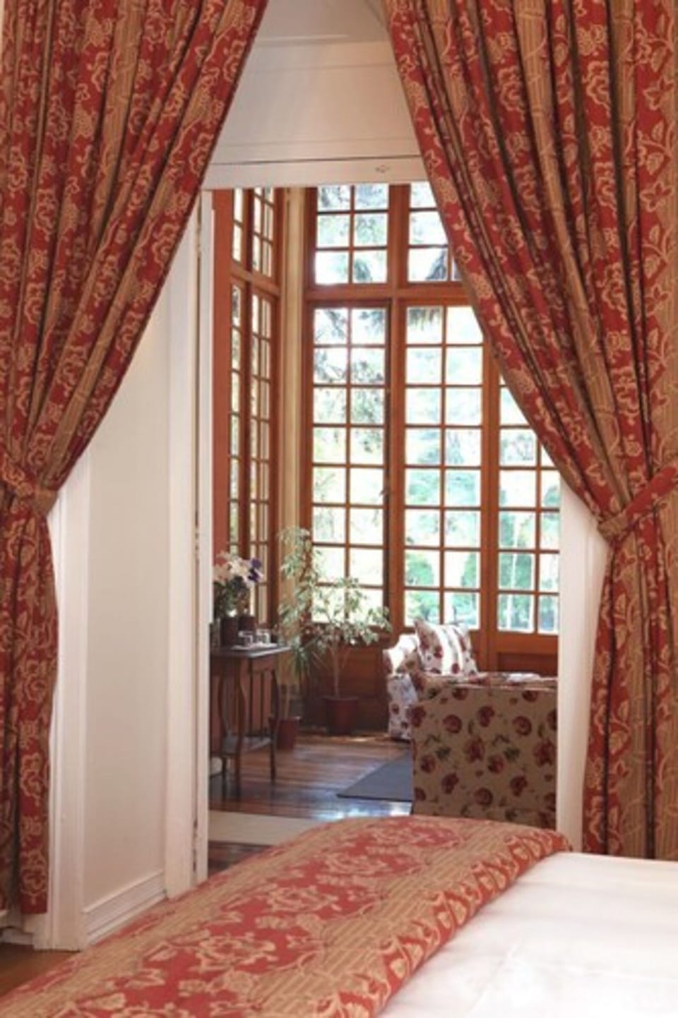 Suite, 1 Double Bed | Premium bedding, in-room safe, individually decorated, desk