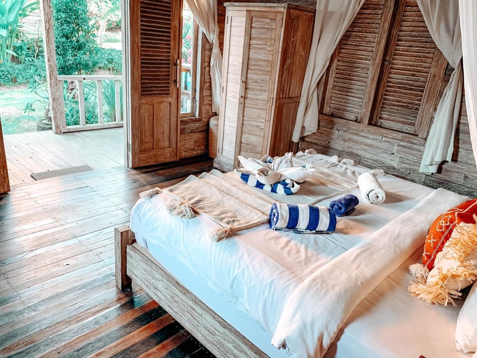 Premium bedding, in-room safe, desk, free WiFi