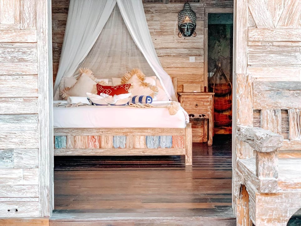 Premium bedding, in-room safe, desk, free WiFi