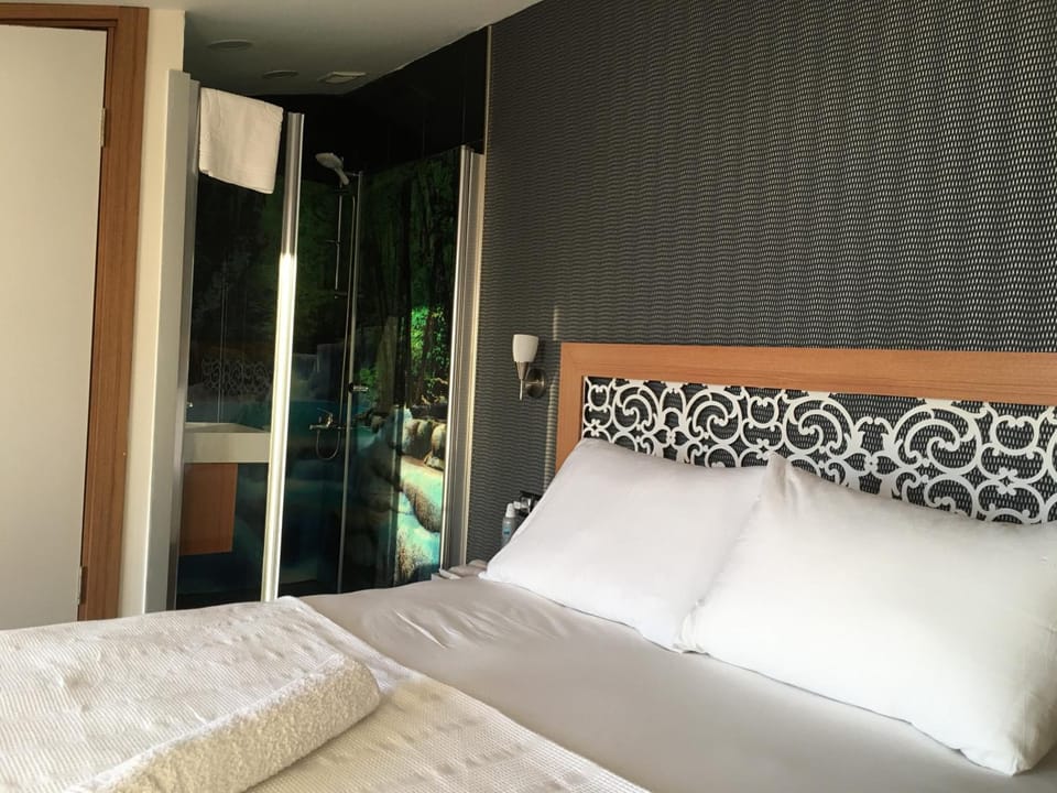 Minibar, desk, soundproofing, iron/ironing board (on request)
