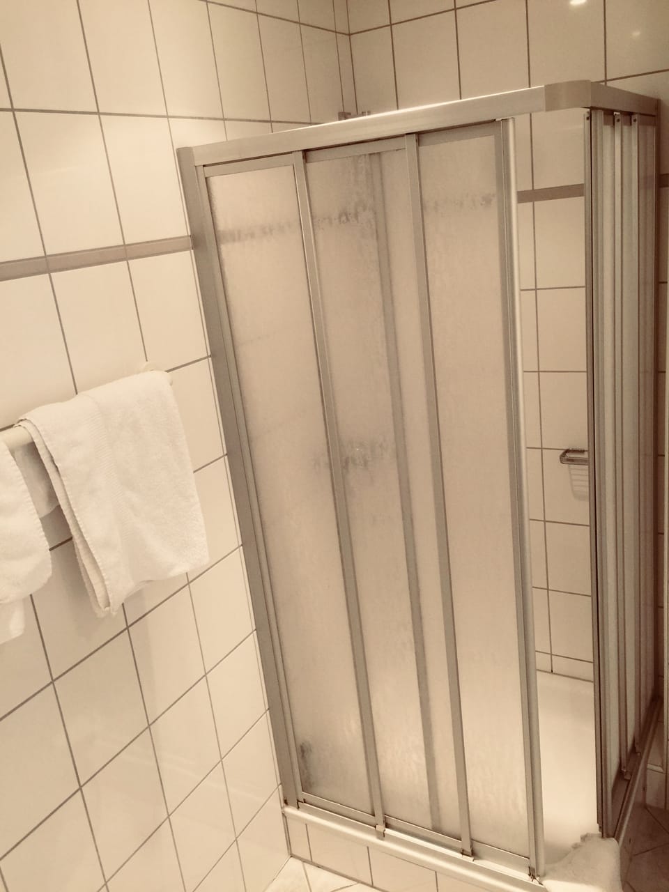 Classic Double Room | Bathroom | Shower, hair dryer, towels, soap