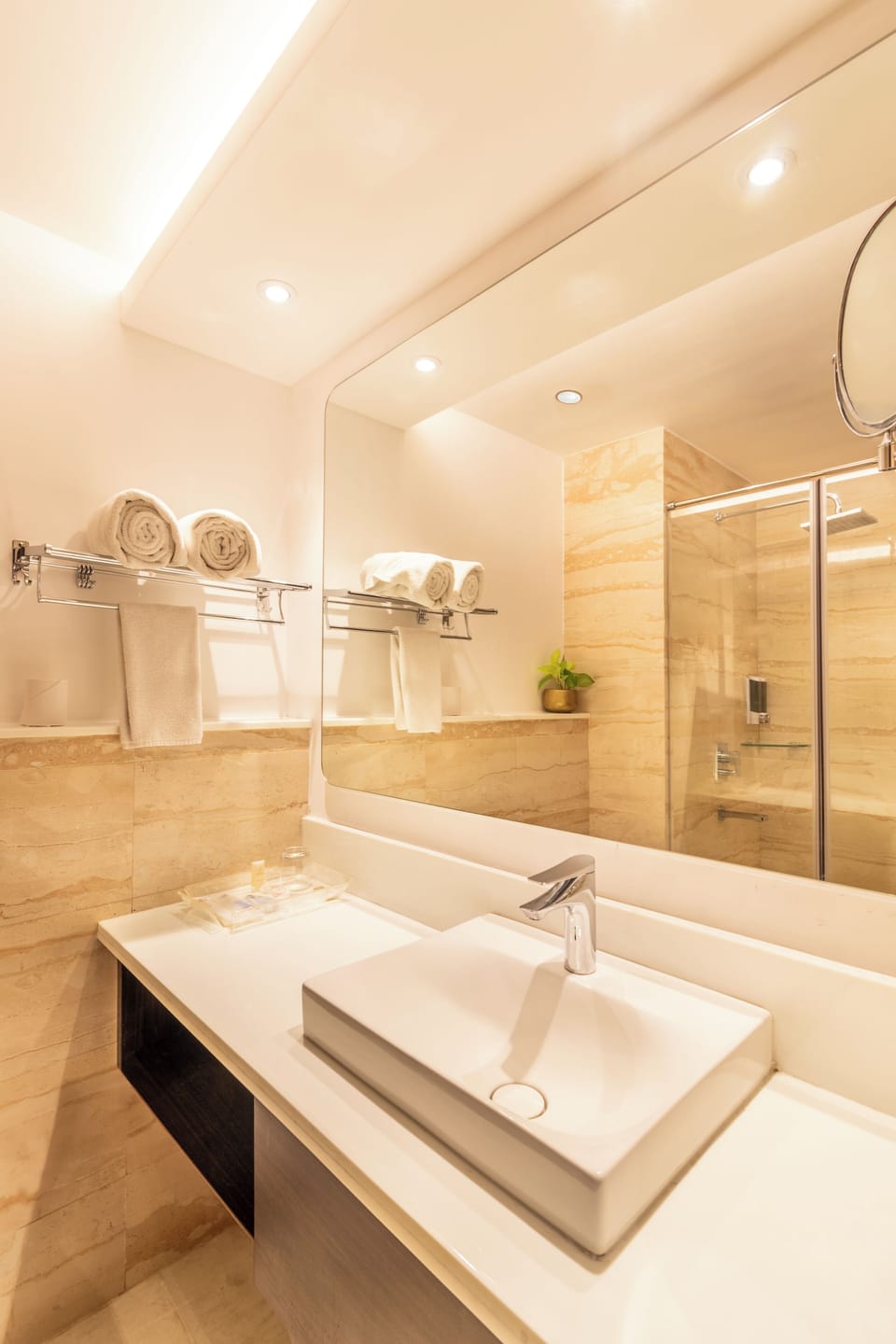 Superior Double Room, 1 Double Bed | Bathroom | Shower, free toiletries, hair dryer, towels
