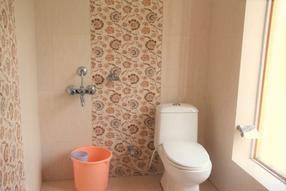 Shower, free toiletries, towels