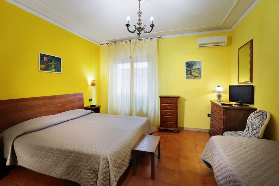 Traditional Quadruple Room | In-room safe, desk, free WiFi, bed sheets