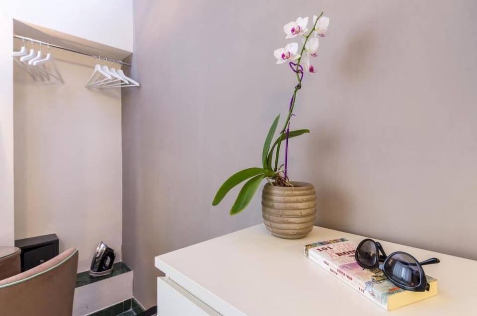 Double Room | In-room safe, desk, free WiFi, bed sheets