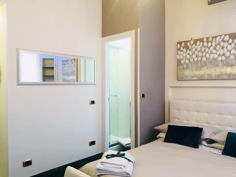 Double Room | In-room safe, desk, free WiFi, bed sheets