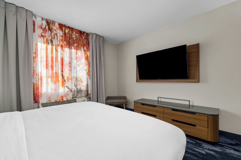 Premium bedding, pillowtop beds, in-room safe, desk