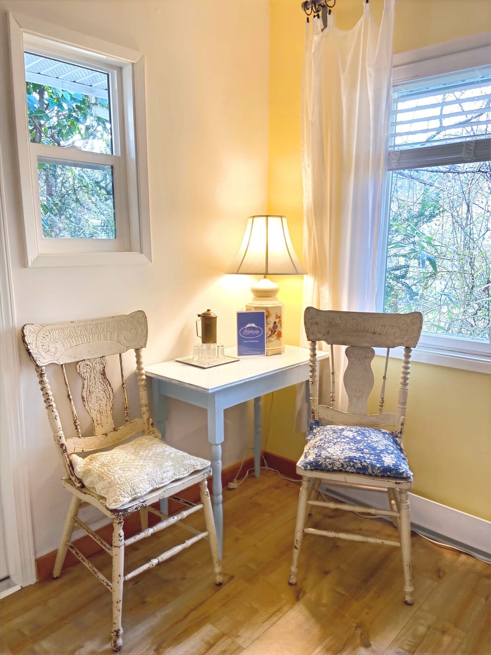 Double Room, 1 King Bed, Private Bathroom | Iron/ironing board, free WiFi, bed sheets