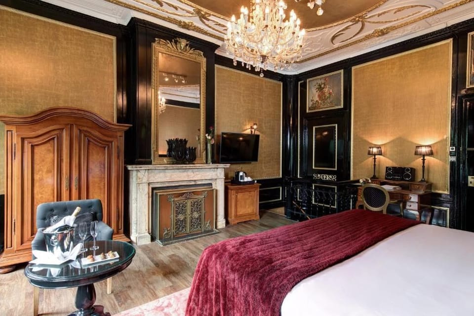 Royal Suite, Jetted Tub (Split Level) | Premium bedding, free minibar, in-room safe, individually decorated