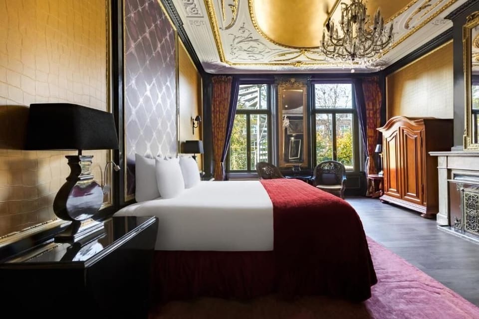 Royal Suite, Jetted Tub (Split Level) | Premium bedding, free minibar, in-room safe, individually decorated