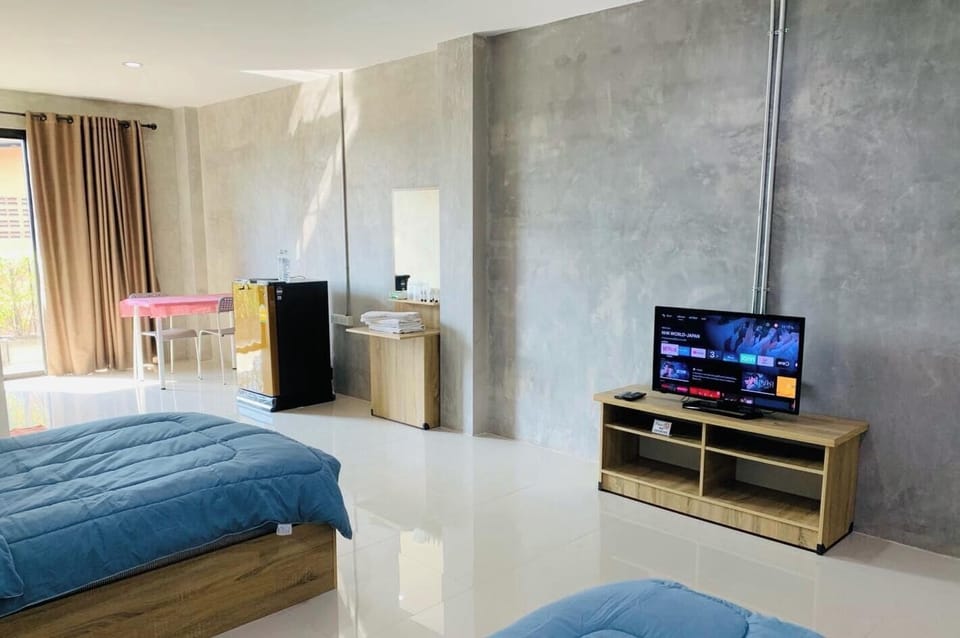 Deluxe Twin Room | Desk, laptop workspace, rollaway beds, free WiFi