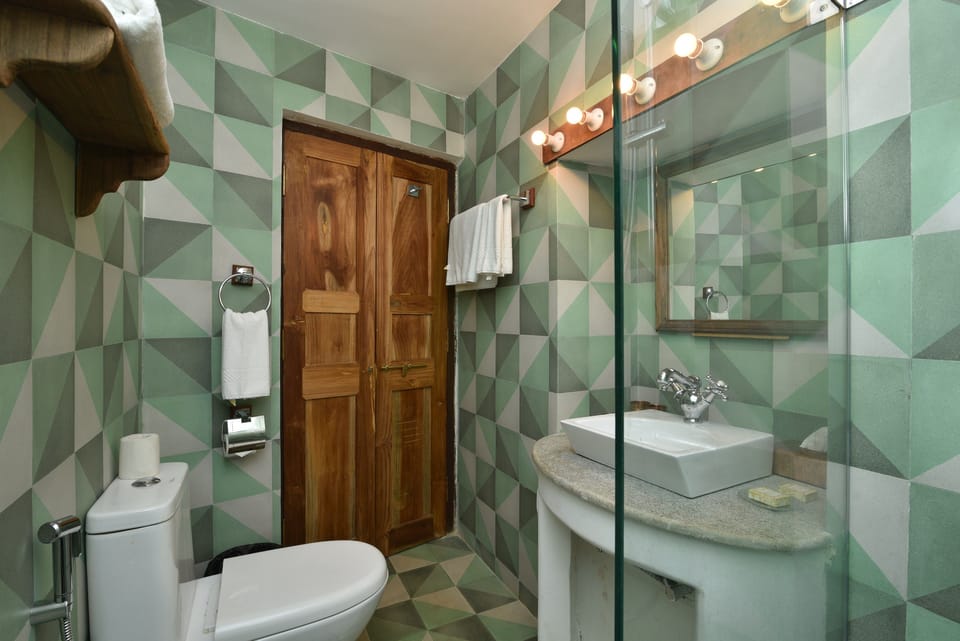Classic Double Room, 1 Queen Bed, City View | Bathroom | Shower, free toiletries, towels