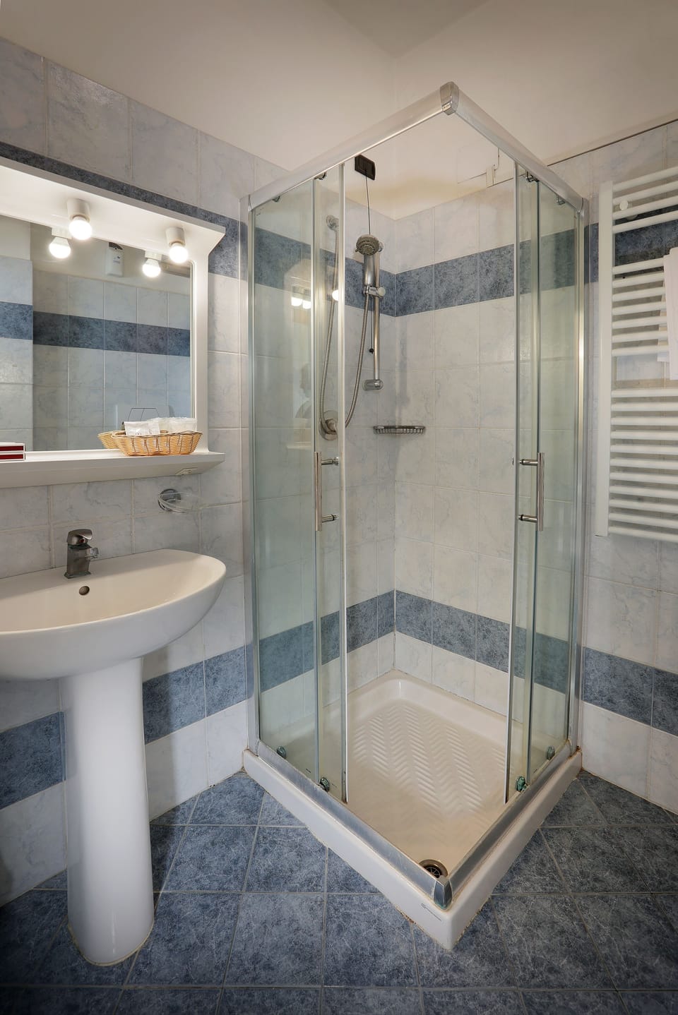 Shower, free toiletries, hair dryer, bidet