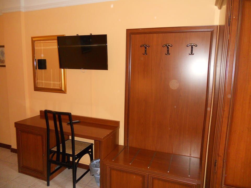 Desk, free WiFi, bed sheets