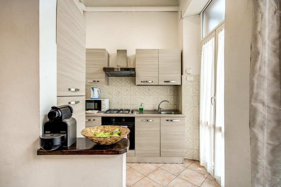 Apartment, 3 Bedrooms, Fireplace | Private kitchenette | Full-size fridge, microwave, stovetop, coffee/tea maker