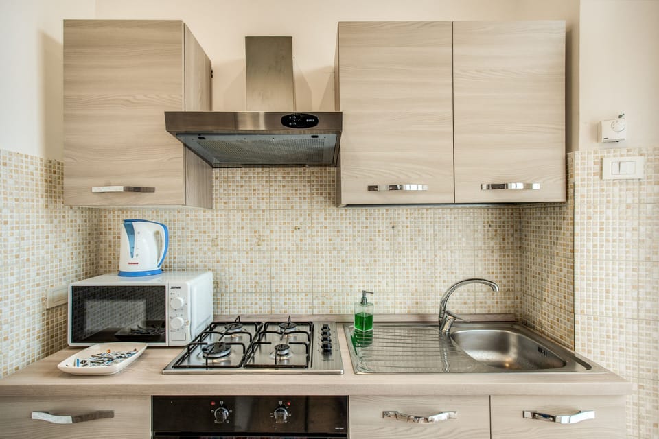 Apartment, 3 Bedrooms, Fireplace | Private kitchenette | Full-size fridge, microwave, stovetop, coffee/tea maker