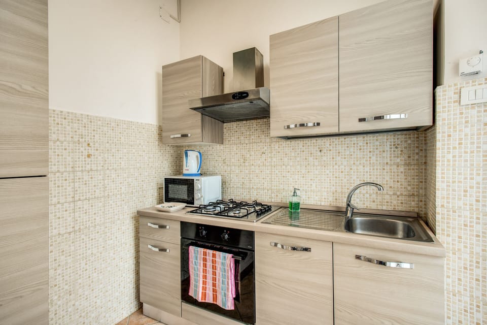 Apartment, 3 Bedrooms, Fireplace | Private kitchenette | Full-size fridge, microwave, stovetop, coffee/tea maker