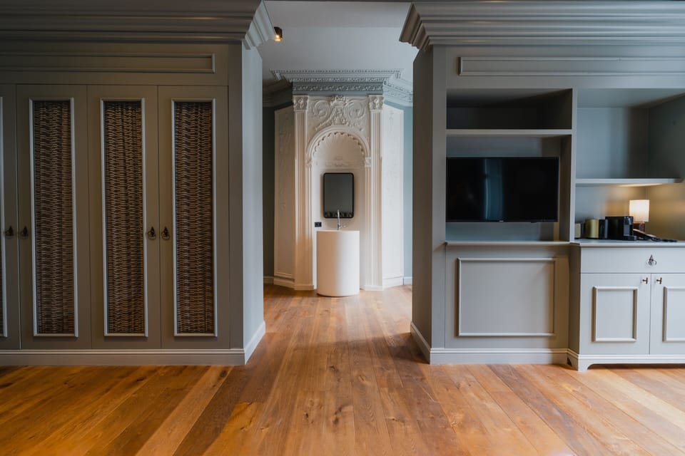 Suite | Living area | Flat-screen TV