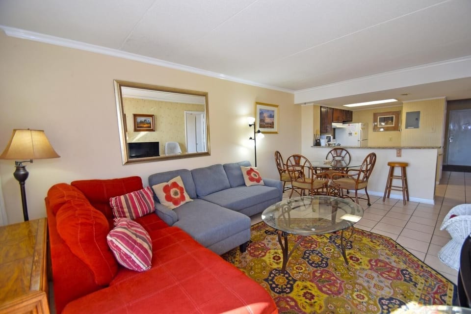Condo, 3 Bedrooms | Living area