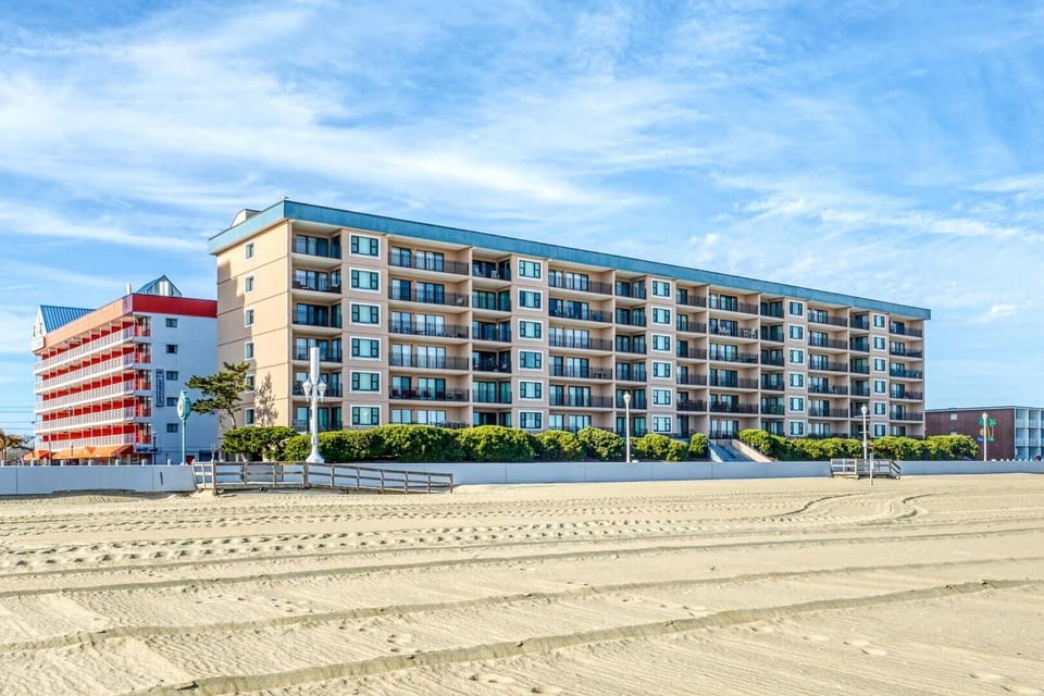 Condo, 2 Bedrooms | Exterior