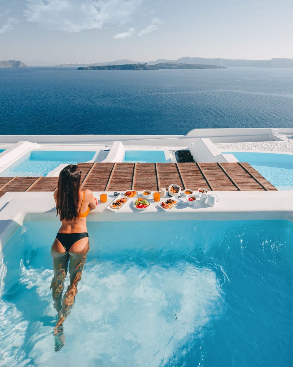 Seasonal outdoor pool, pool umbrellas, sun loungers