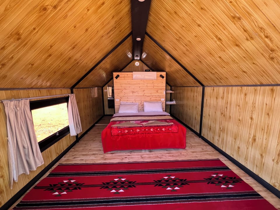 Deluxe Studio Suite | Individually furnished, desk, soundproofing, bed sheets
