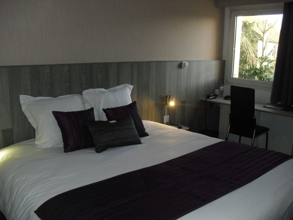 In-room safe, desk, blackout drapes, soundproofing