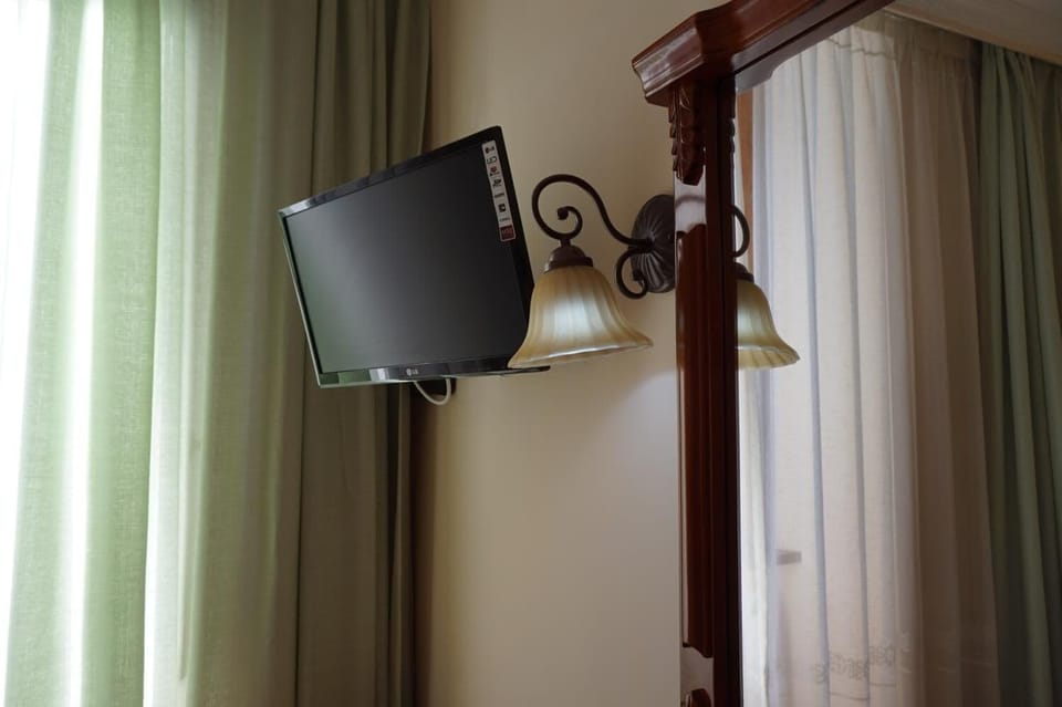 Minibar, in-room safe, iron/ironing board, cribs/infant beds