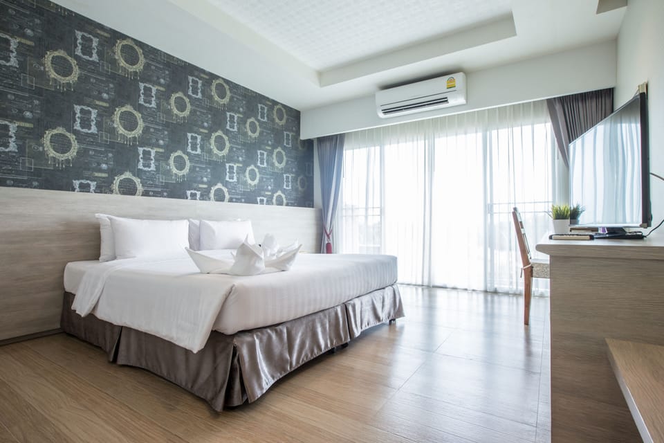Grand Deluxe Room  | Desk, blackout drapes, rollaway beds, free WiFi
