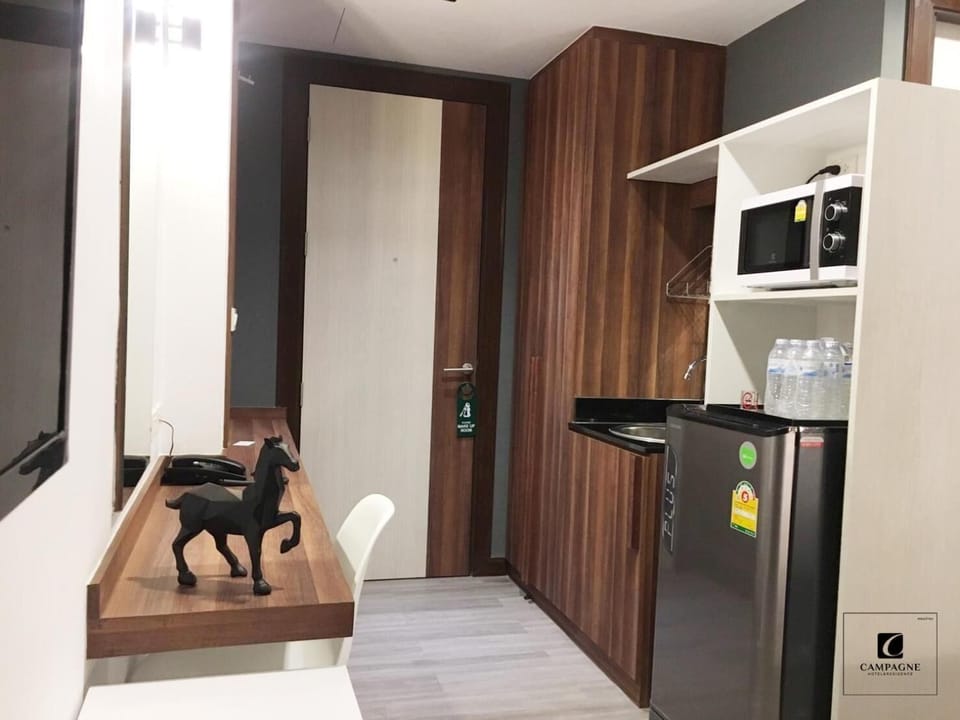 Deluxe Room (Floor 1-3) | Private kitchen | Fridge, electric kettle