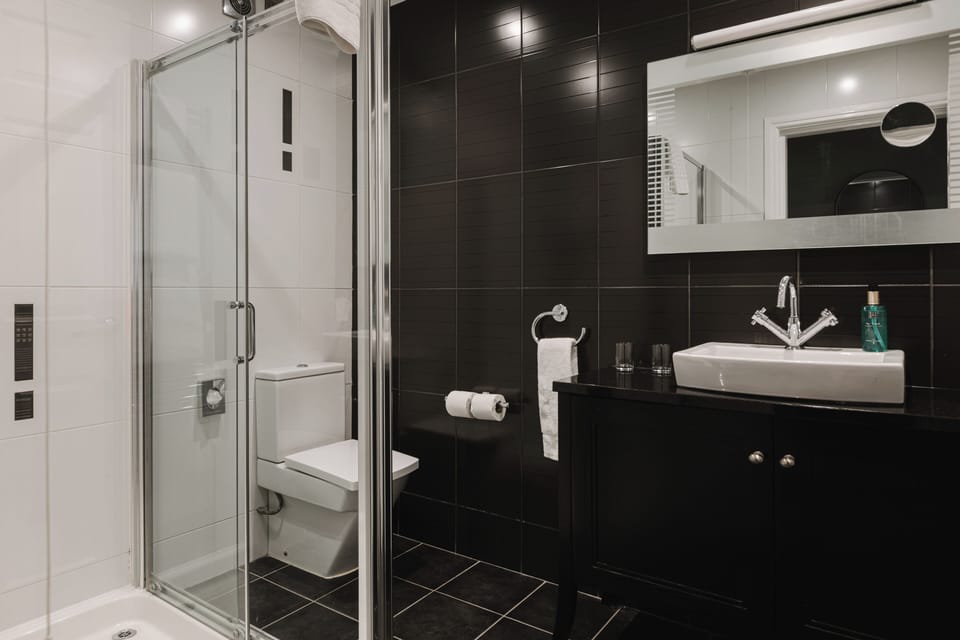 Residences Double Room (annex building) | Bathroom | Deep soaking tub, hair dryer, soap, shampoo