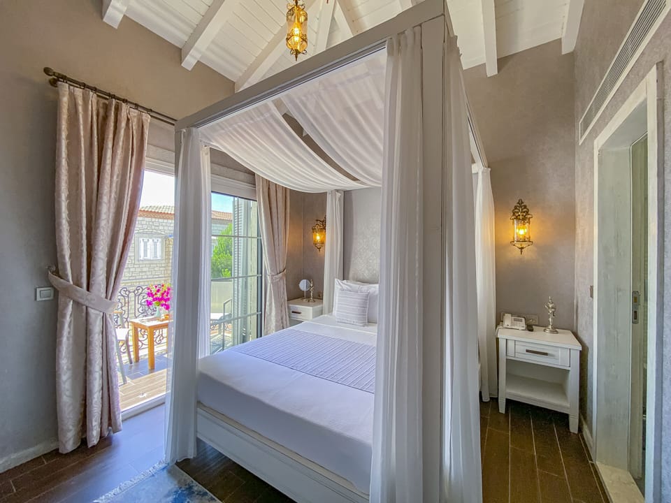 Deluxe Room, Balcony | Minibar, soundproofing, iron/ironing board, free WiFi