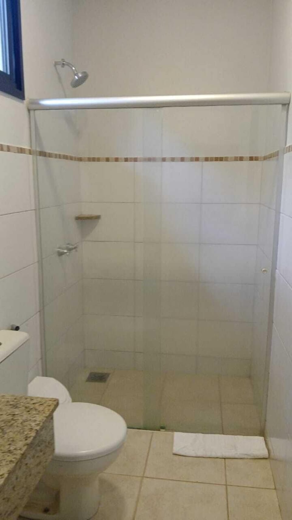 Standard Double or Twin Room | Bathroom | Shower, free toiletries, hair dryer, bidet