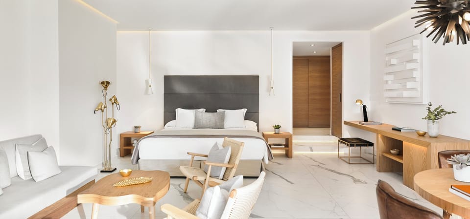 Studio Suite Plaza | Premium bedding, minibar, in-room safe, individually decorated