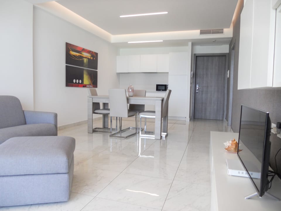 Deluxe Suite, Sea View | Private kitchen | Electric kettle