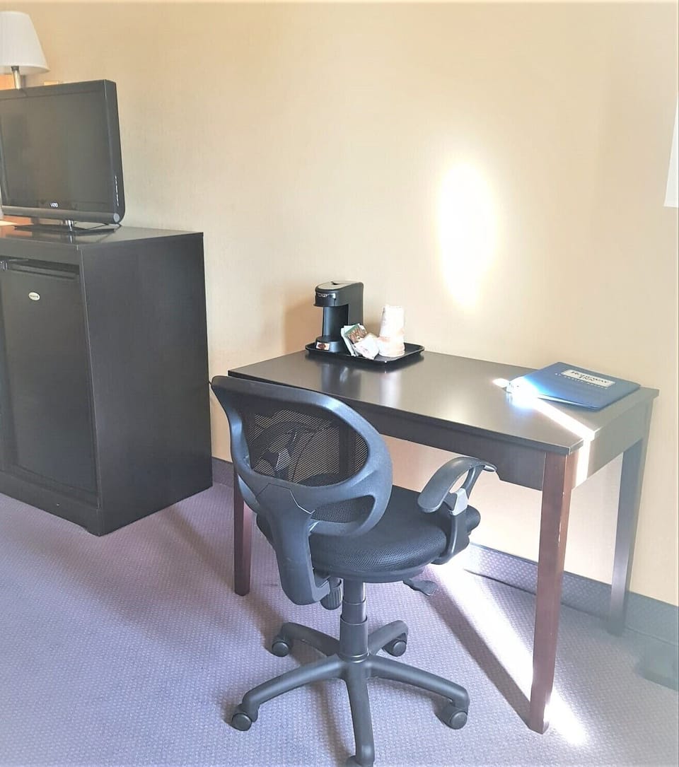 Standard Room, 2 Queen Beds, Non Smoking | Desk, iron/ironing board, rollaway beds (surcharge), WiFi (free)