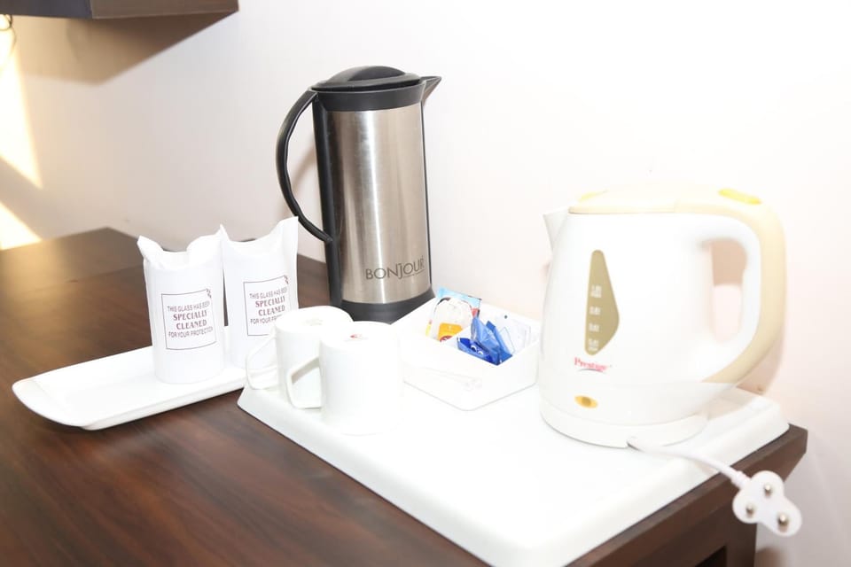 Coffee/tea maker, refrigerator (on request)