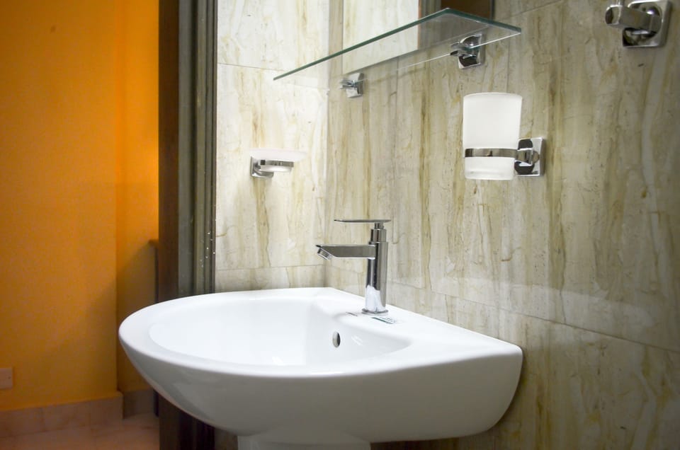 Bathroom sink
