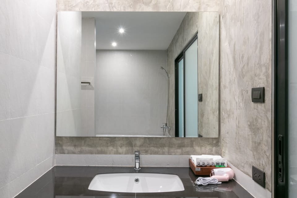Bathroom sink