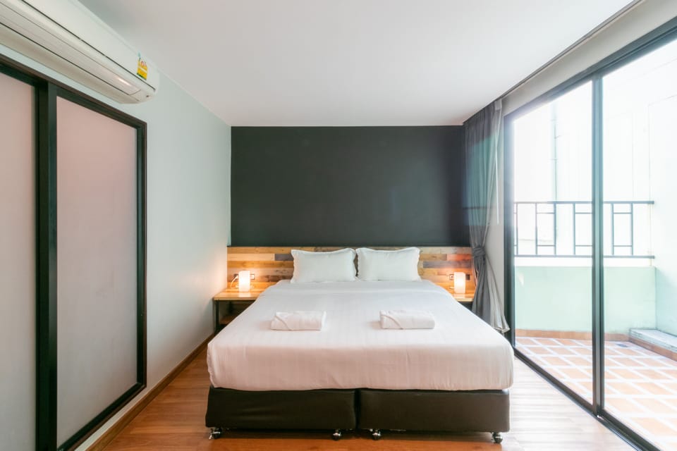 Desk, blackout drapes, free WiFi, bed sheets